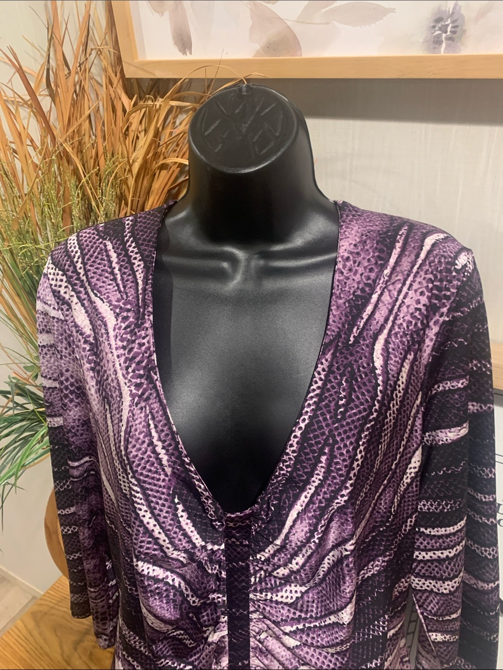 Purple Patterned V-Neck Ruched Blouse - Picture 5 of 11